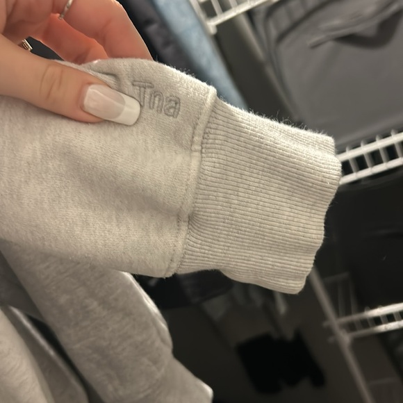 aritzia TNA cosy fleece perfect fit , size xs, colour cloud white,slight wear! - Picture 4 of 4